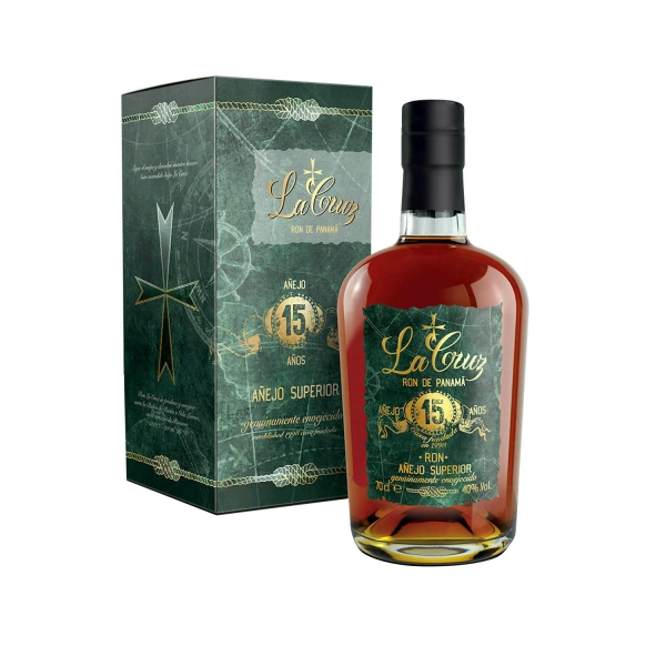 La Cruz 15 Años – Un elegante ron panameño para disfrutar después de la cena.