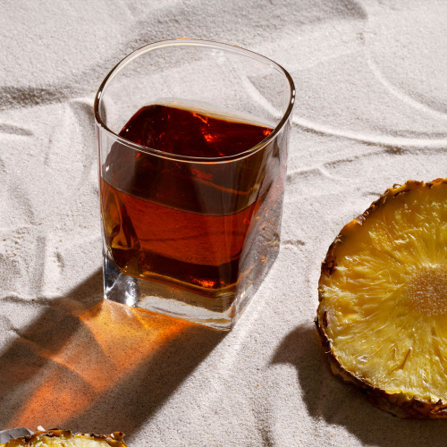 Il colore dell'amaro. Amari rossi, bruni, dorati, verdi o quasi neri: cosa comunica il colore prima ancora dell’assaggio
